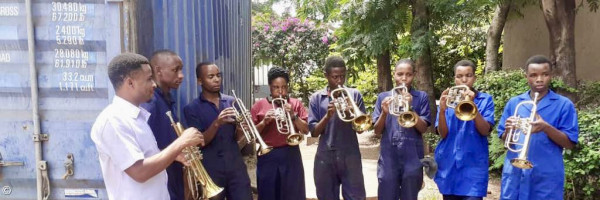 Die Instrumente aus Kempten wurden in Tansania dankbar angenommen