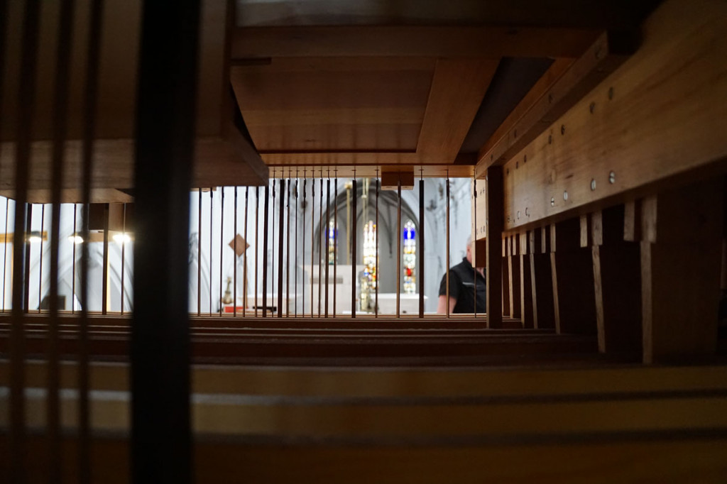 Neue Perspektiven - Sicht durch die Orgel in den Kirchenraum