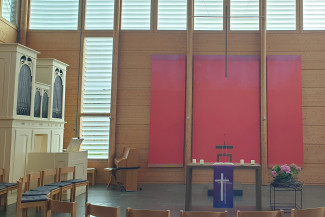 Altar und Kanzel der Auferstehungskirche Waltenhofen