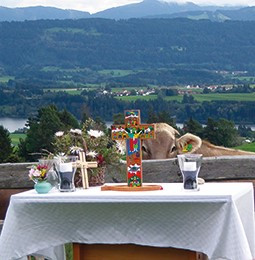 Blick über den Altar beim Berggottesdienst auf der Wachtersalpe