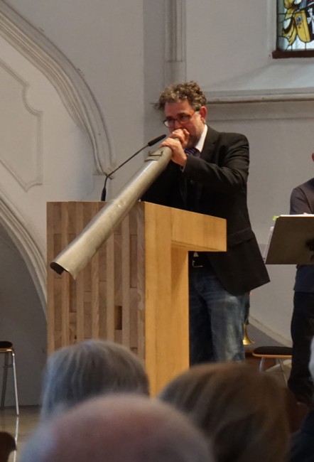 Musiknacht für die Orgel – Dekan Jörg Dittmar mit Orgelpfeife