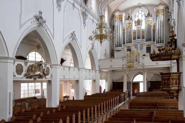 Innenraum der St.-Mang-Kirche