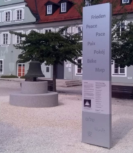 Pax-Glocke am St.-Mang-Platz