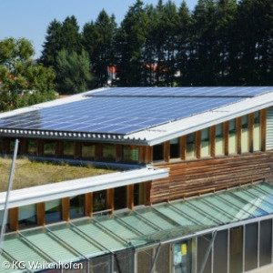 PV-Anlage auf dem Dach der Auferstehungskirche Waltenhofen