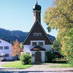 Blick auf die Evang. Kapelle in Seltmans